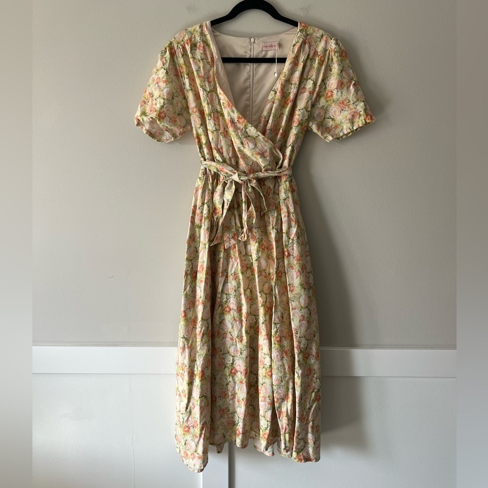 Ivy City Co. Floral Wrap Midi Dress Size 8 – Peach & Green Garden Print, Belted